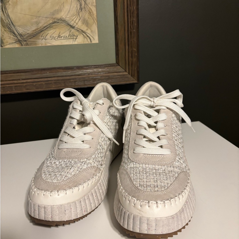 Universal Thread White and Cream Sneakers